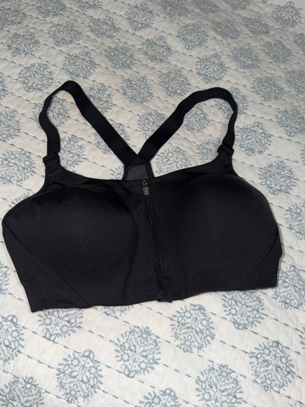 All in motion Women’s Black sports Bra 36C